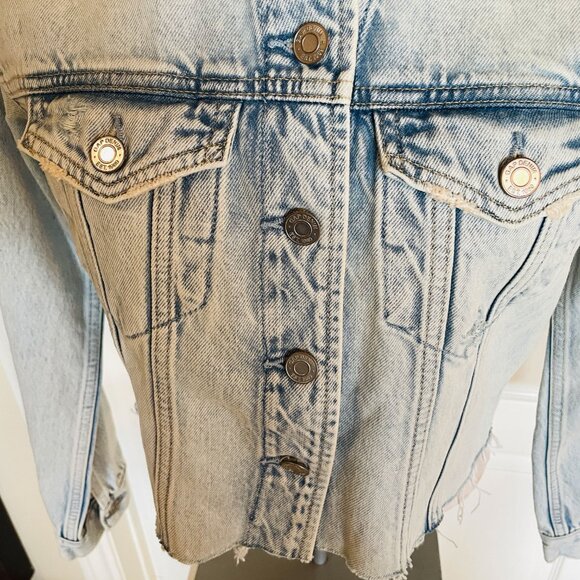 GAP UltraSoft Relaxed Cropped Icon Raw Hem Denim Jacket XS - Picture 7 of 16